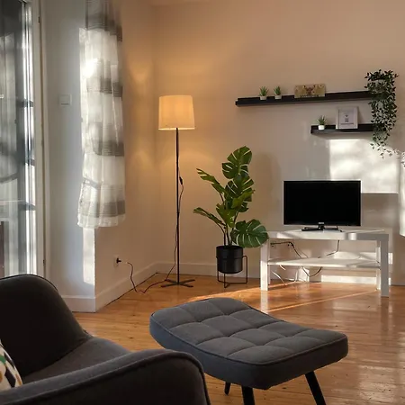 Mit 3 Schlafzimmern, Dachterrasse Und Flussblick *