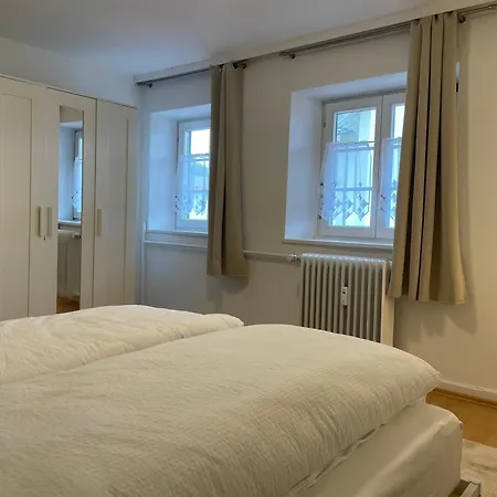 Appartement Mit 4 Schlafzimmern, Dachterrasse Und Flussblick