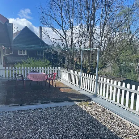 Mit 3 Schlafzimmern, Dachterrasse Und Flussblick